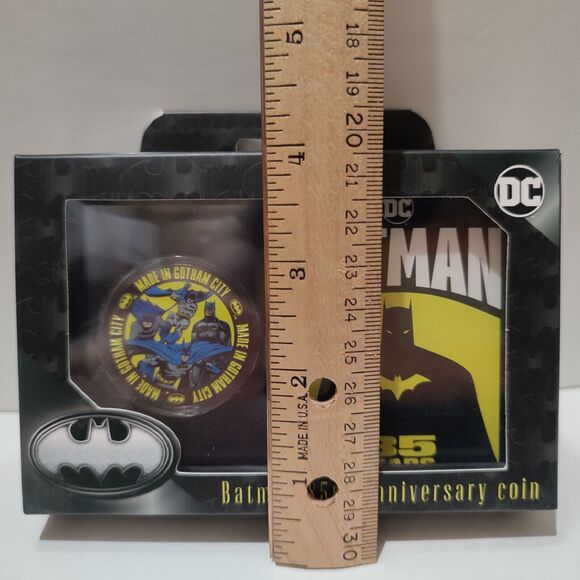 Batman 85th Anniversary Gotham City Coin Official Collectible Full Color Badge - Picture 4 of 4